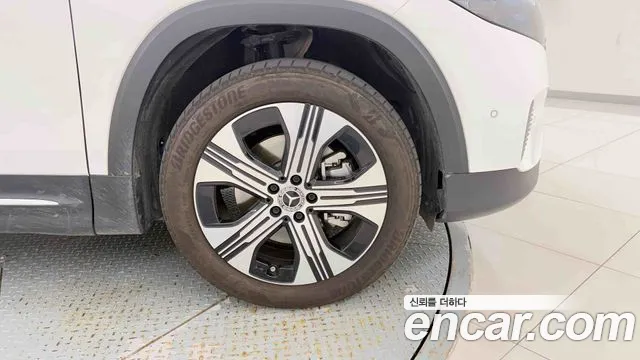Mercedes-Benz EQB — фото 10