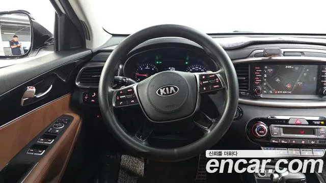 Kia Sorento — фото 12