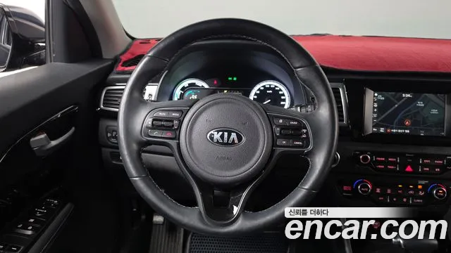 Kia Niro — фото 14