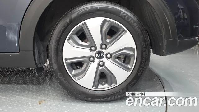Kia Niro — фото 21