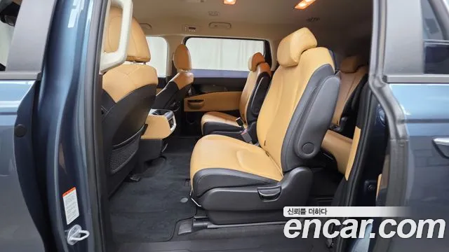 Kia Carnival — фото 11