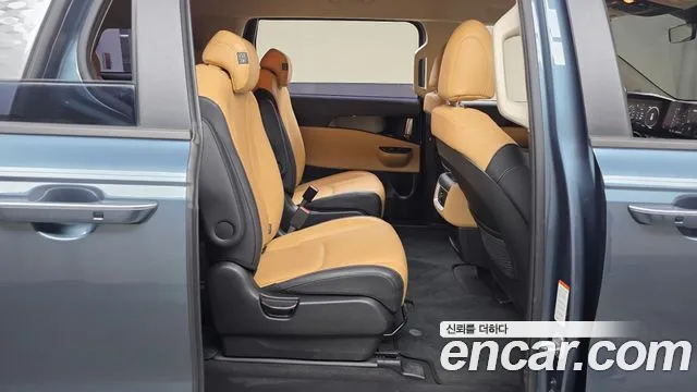 Kia Carnival — фото 10