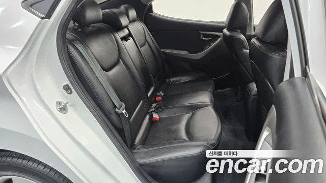 Hyundai Avante — фото 11