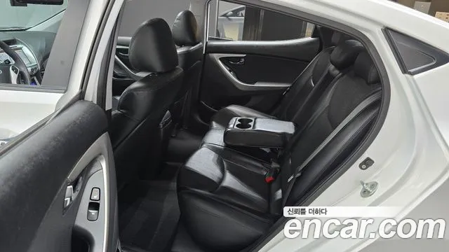 Hyundai Avante — фото 12