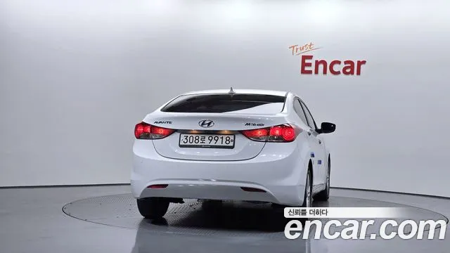 Hyundai Avante — фото 4