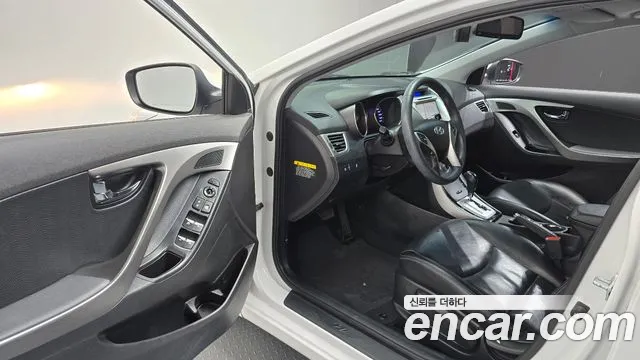 Hyundai Avante — фото 10