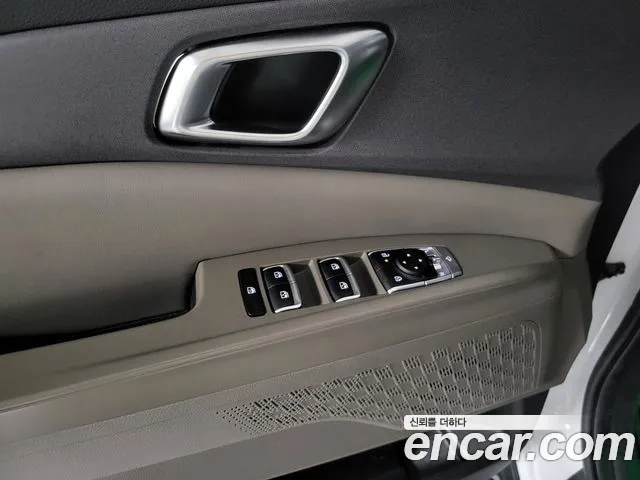 Kia Carnival — фото 16