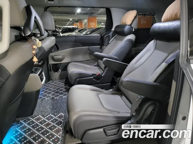 Kia Carnival — фото 18