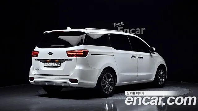 Kia Carnival — фото 1