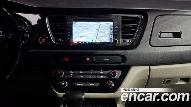 Kia Carnival — фото 13