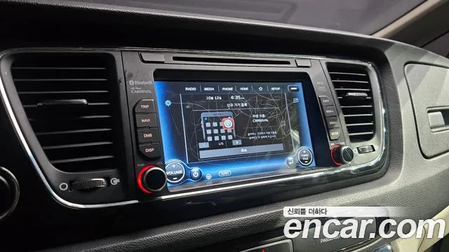 Kia Carnival — фото 15