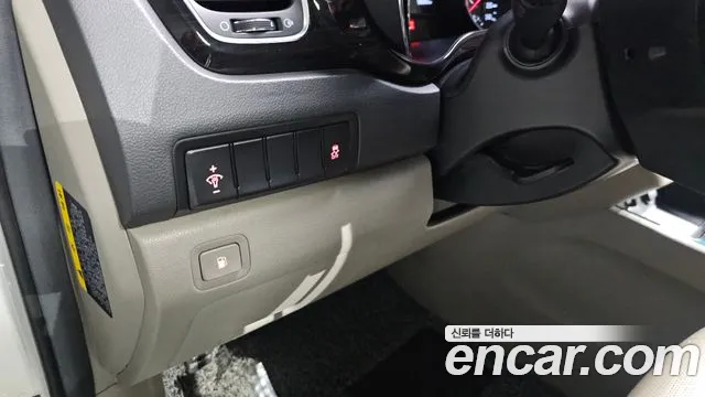Kia Carnival — фото 16