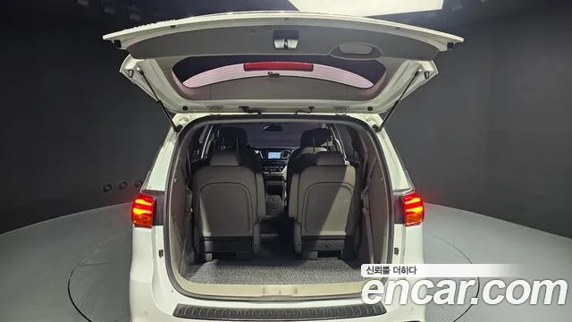 Kia Carnival — фото 19