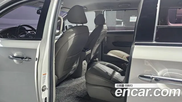 Kia Carnival — фото 26