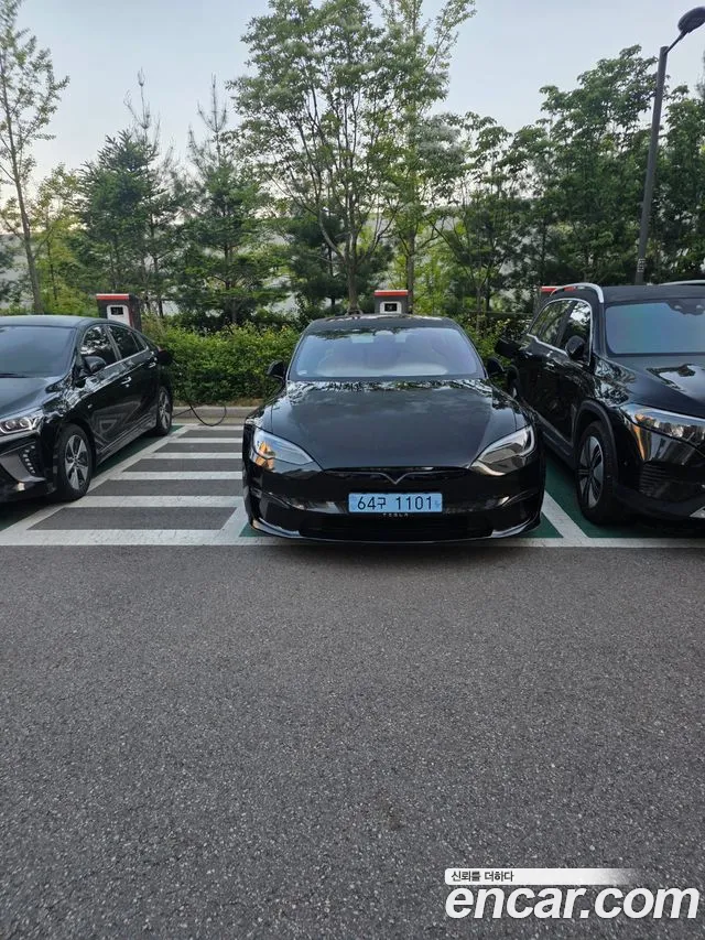 Tesla Model S — фото 1