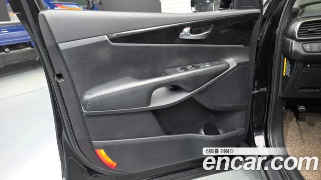 Kia Sorento — фото 24