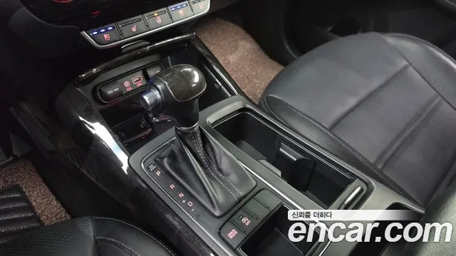 Kia Sorento — фото 9