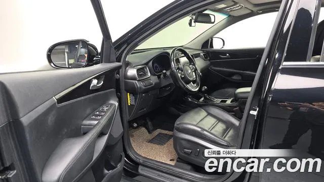 Kia Sorento — фото 10