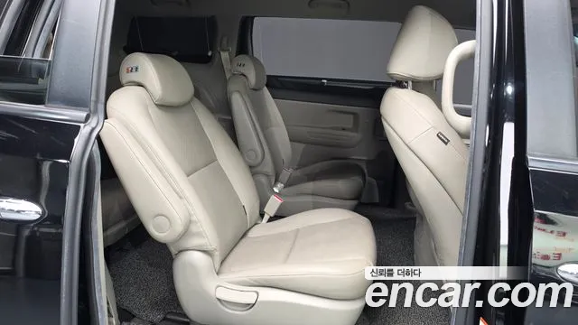 Kia Carnival — фото 11
