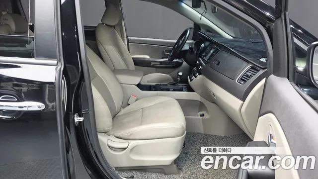 Kia Carnival — фото 26