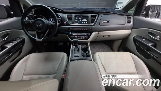 Kia Carnival — фото 7