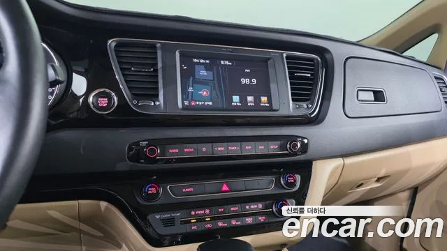 Kia Carnival — фото 12