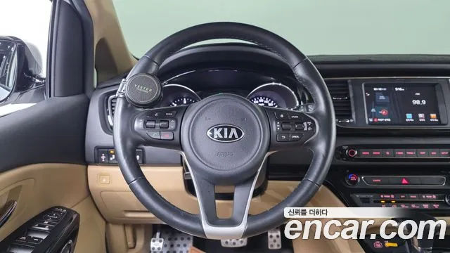Kia Carnival — фото 13