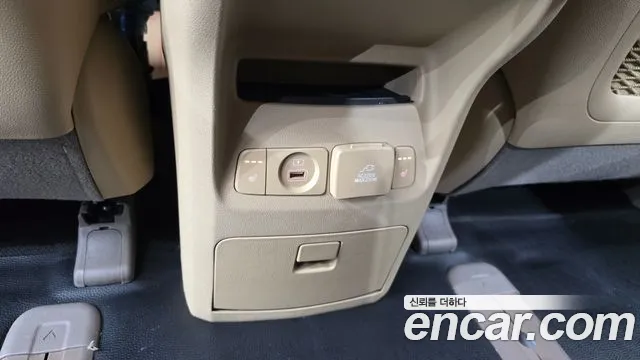 Kia Carnival — фото 15