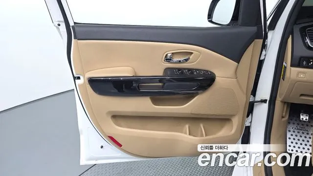 Kia Carnival — фото 24