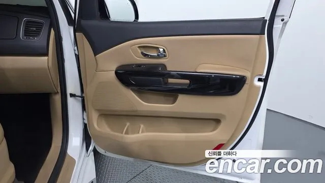 Kia Carnival — фото 25