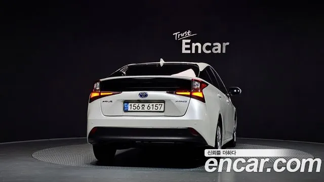 Toyota Prius — фото 4