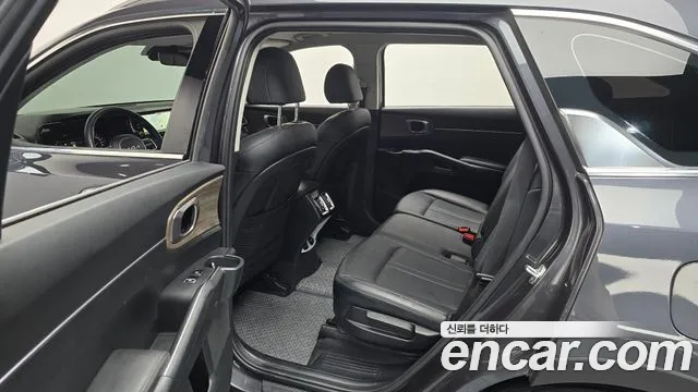 Kia Sorento — фото 11