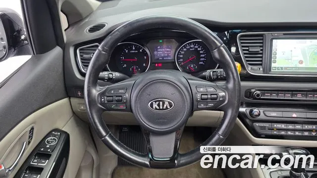 Kia Carnival — фото 13