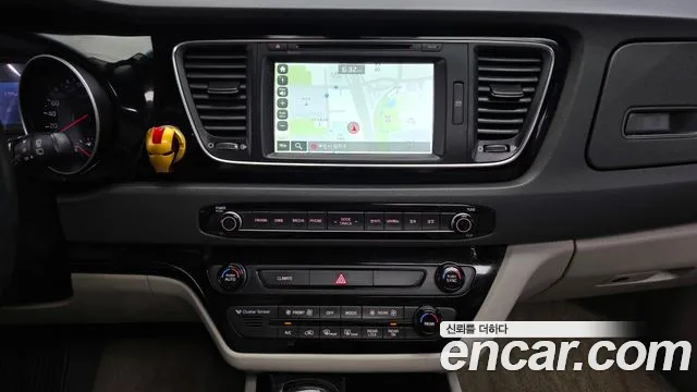 Kia Carnival — фото 15