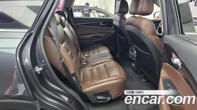 Kia Sorento — фото 12