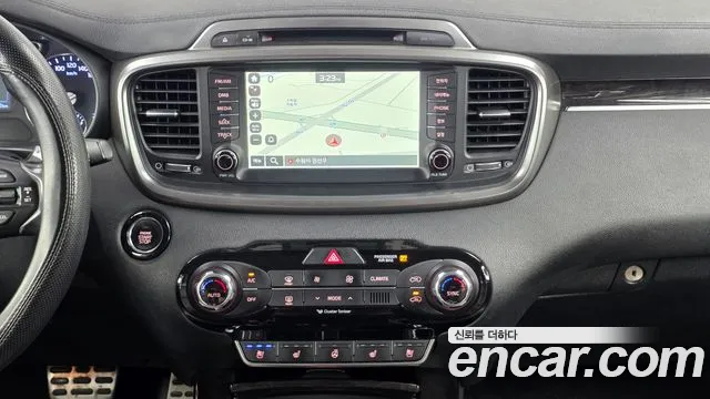 Kia Sorento — фото 14