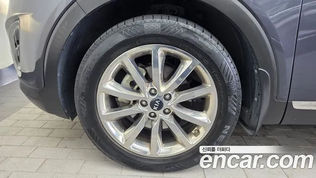 Kia Sorento — фото 5