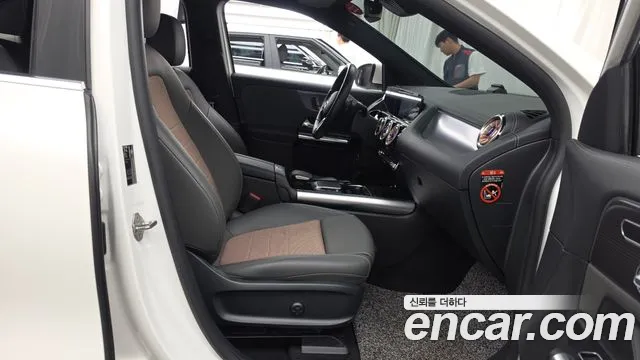 Mercedes-Benz EQA — фото 11