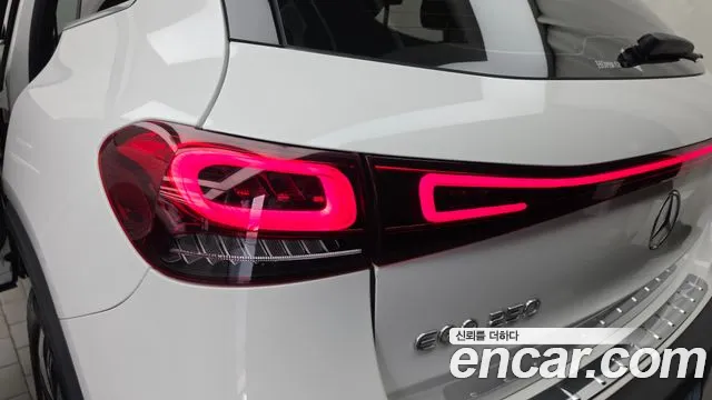 Mercedes-Benz EQA — фото 23