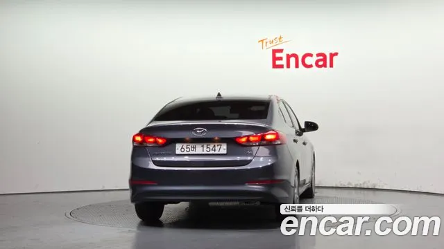 Hyundai Avante — фото 4