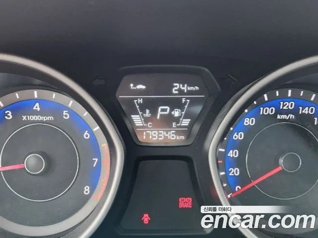 Hyundai Avante — фото 11