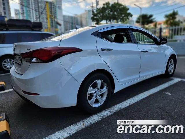 Hyundai Avante — фото 4