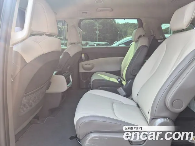Kia Carnival — фото 14