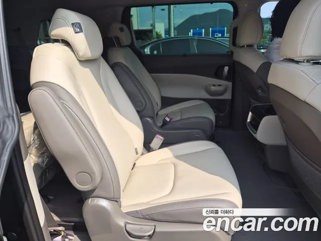 Kia Carnival — фото 17
