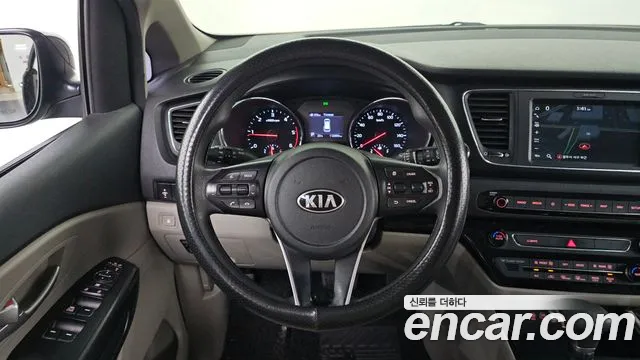 Kia Carnival — фото 13