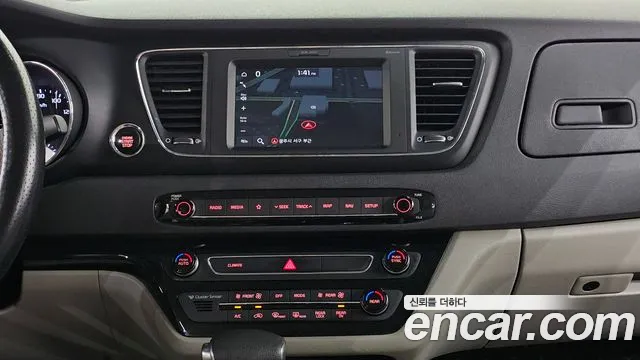Kia Carnival — фото 14
