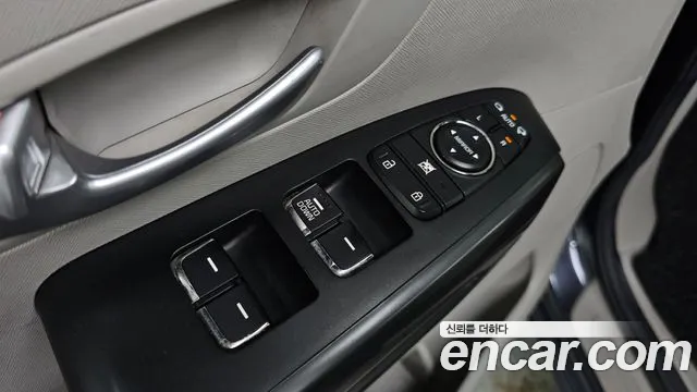 Kia Carnival — фото 16