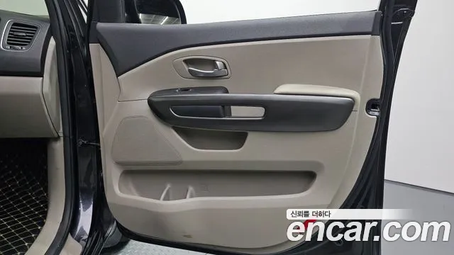 Kia Carnival — фото 24