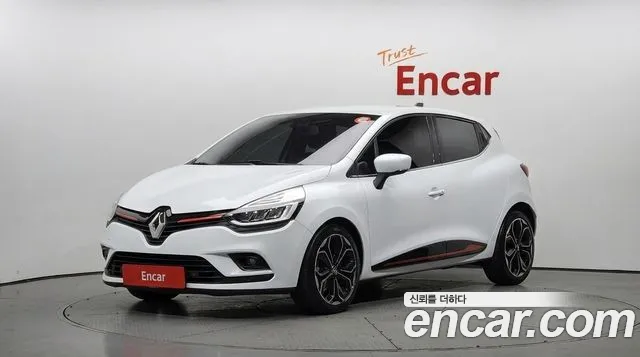 Renault Clio — фото 1