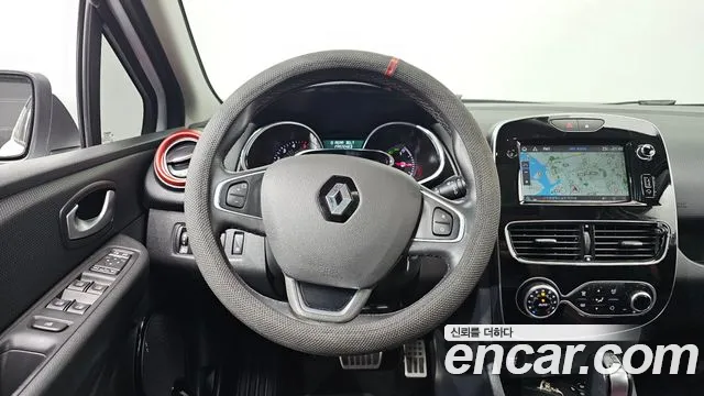 Renault Clio — фото 13